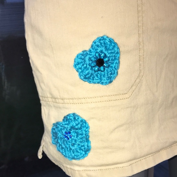 Women’s UPCYCLED EUC Sz 9 HAND CRAFTED, CROCHETED Chic Tan with Blue Crochet - Picture 4 of 16